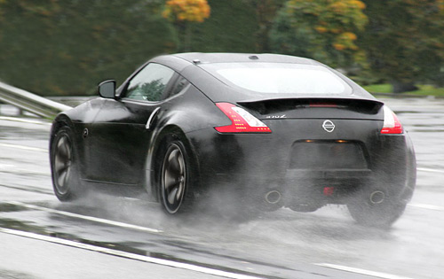 black_nissan_370z.jpg