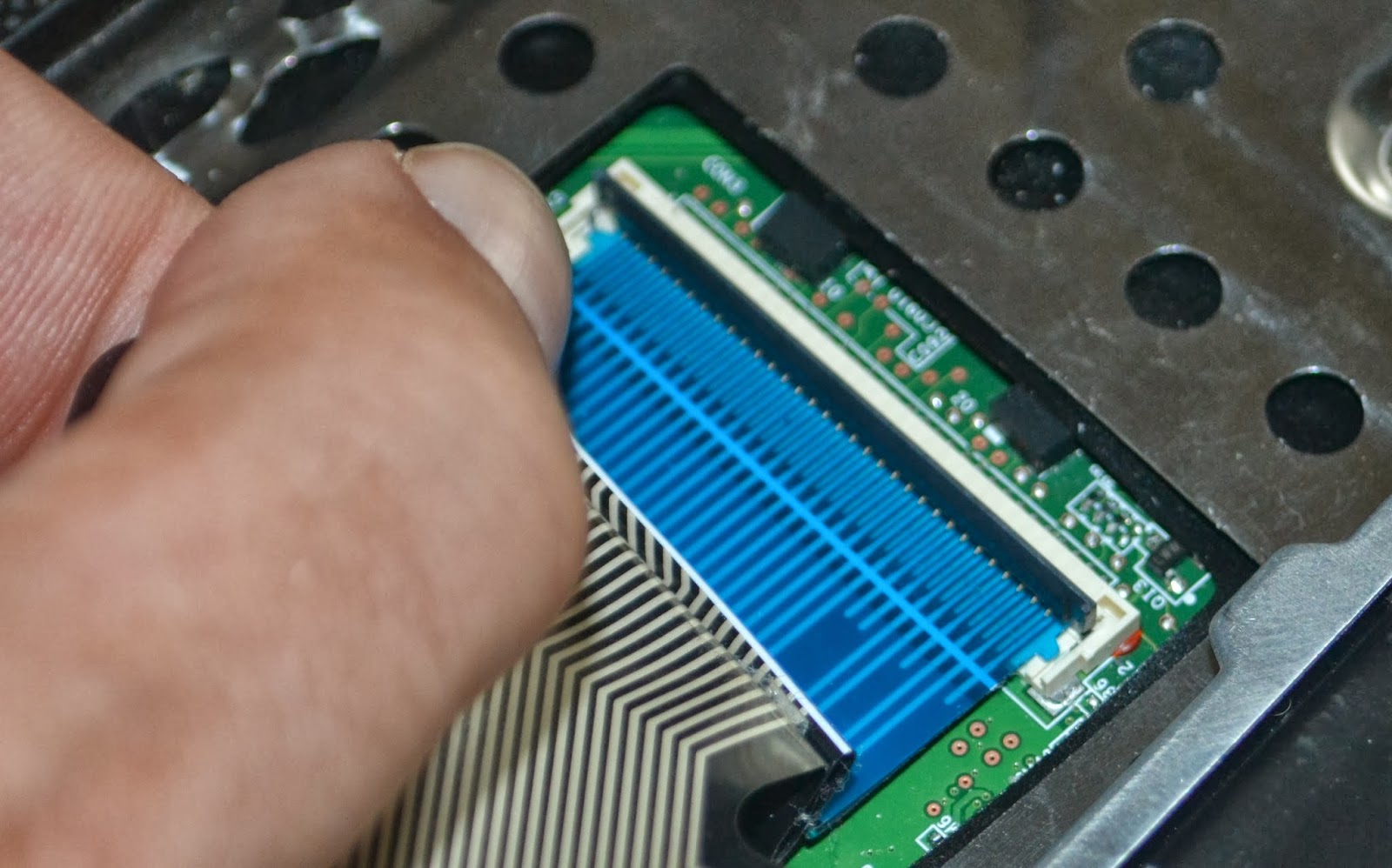 Real IT How I fixed my Compaq / HP keyboard ZIF connector