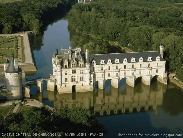 CASTLE CHÂTEAU DE CHENONCEAU - RIVER LOIRE - FRANCE CASTLE CHÂTEAU DE CHENONCEAU - RIVER LOIRE - FRANCE