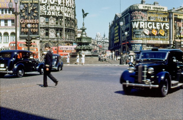 This is What Piccadilly Circus Looked Like  in 1952 