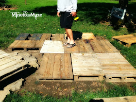 Make your own outdoor pallet deck! By Minettes Maze featured on http://www.ilovethatjunk.com