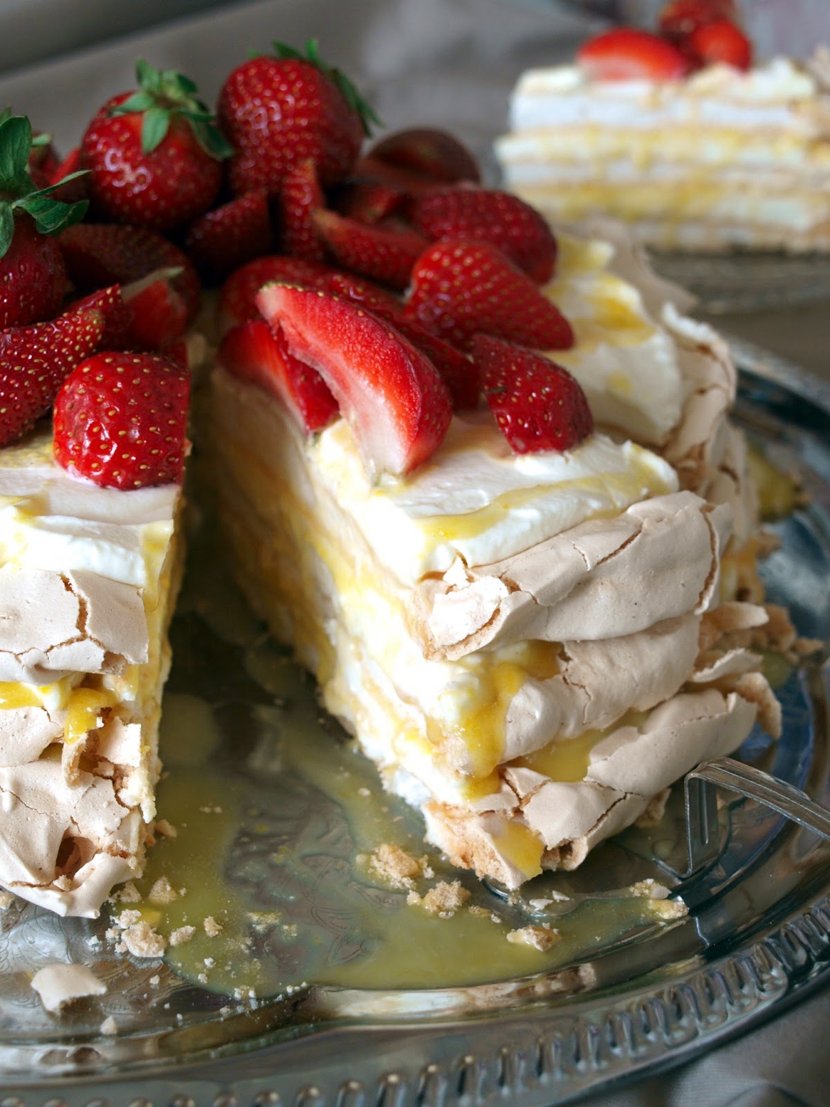 bite these goodies Meringue Cake with Lemon Curd&Strawberries Tort
