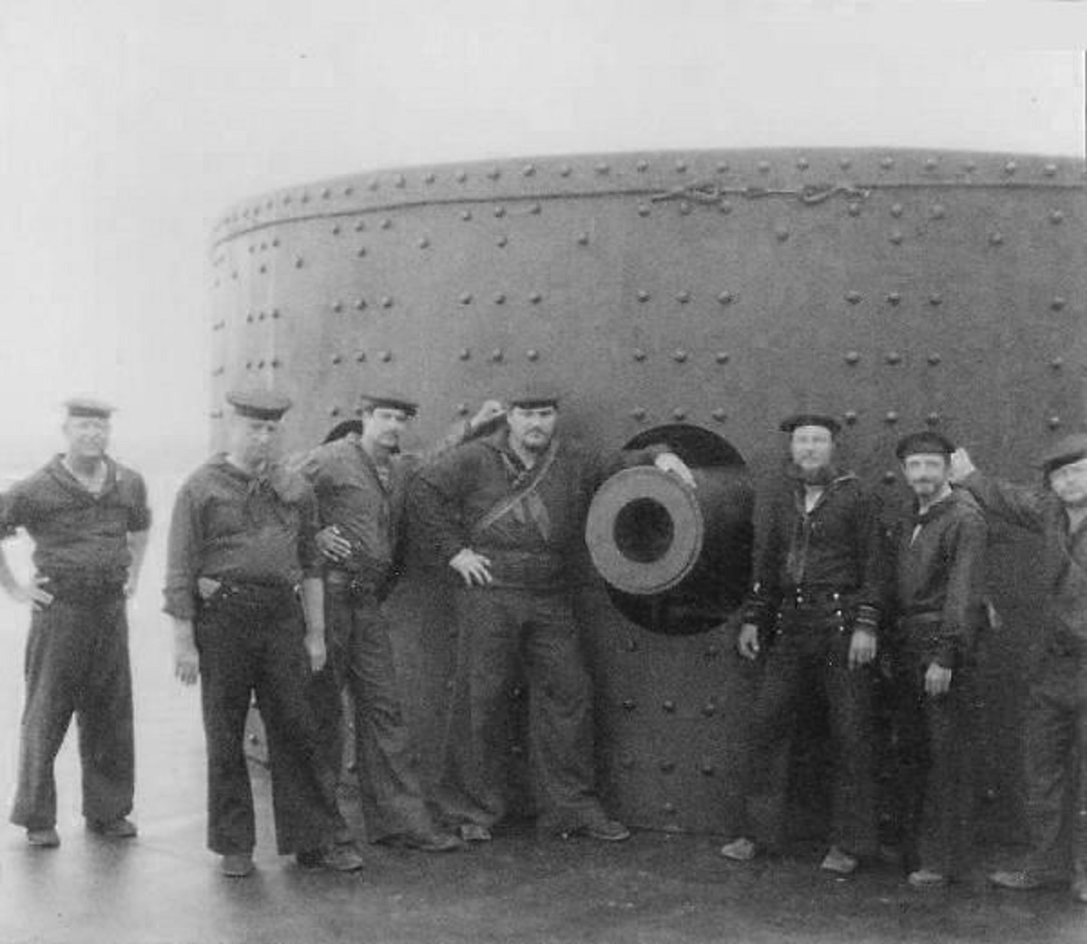 Crew members pose at the turret gun ~
