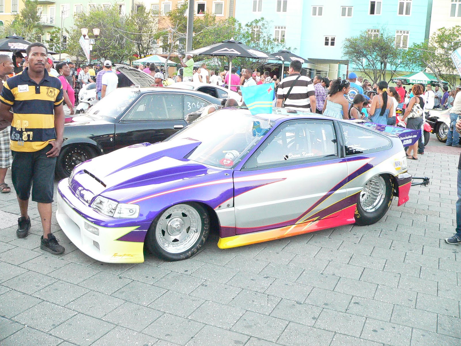Papo Racing News: Cool Cars, Hot Girls!!