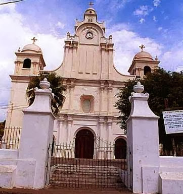 La Iglesia de Asunción en Izalco