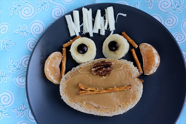 Fun Kid Snacks with Bananas: butter with a side of bread