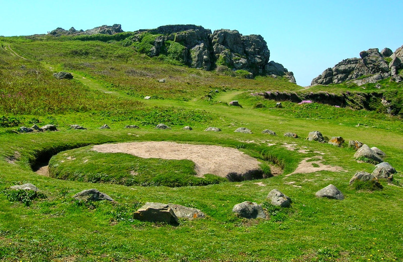 Fairy Ring or Ancient Picnic Table? La Table Des Pions, Guernsey