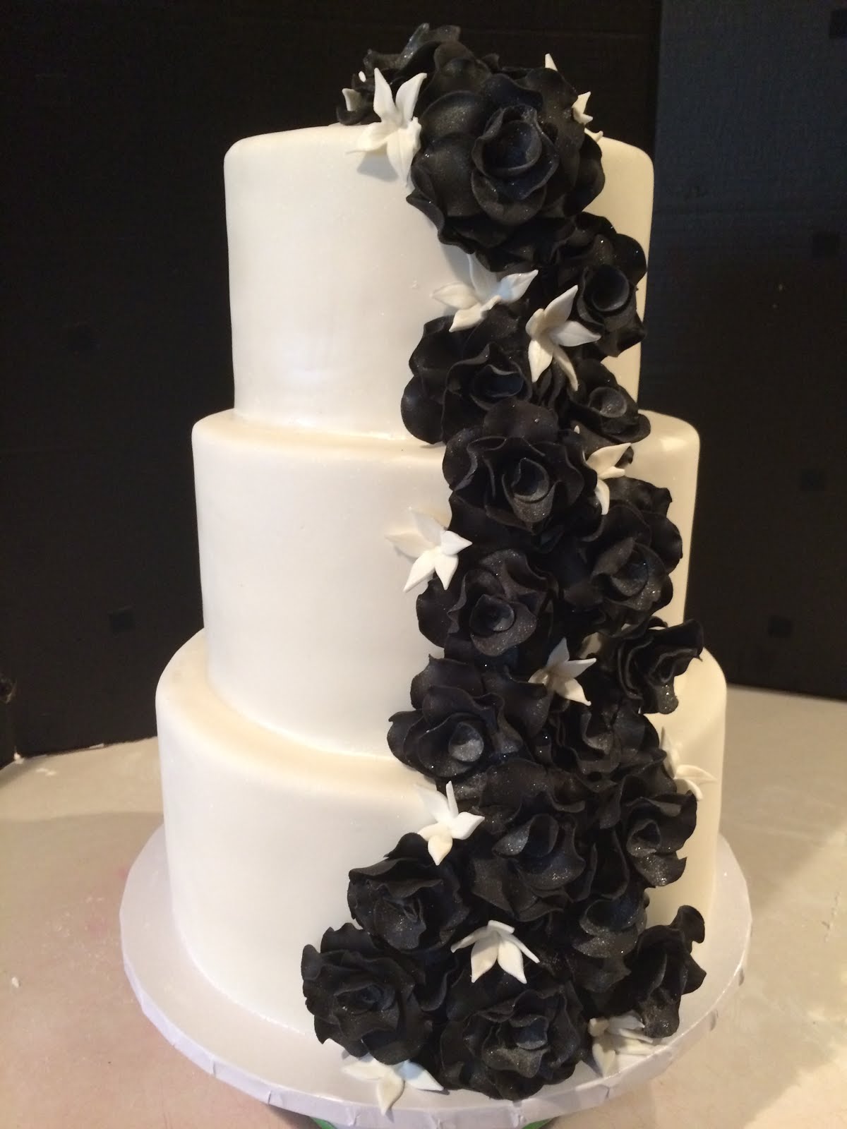 Frosted Insanity Black Roses Cake