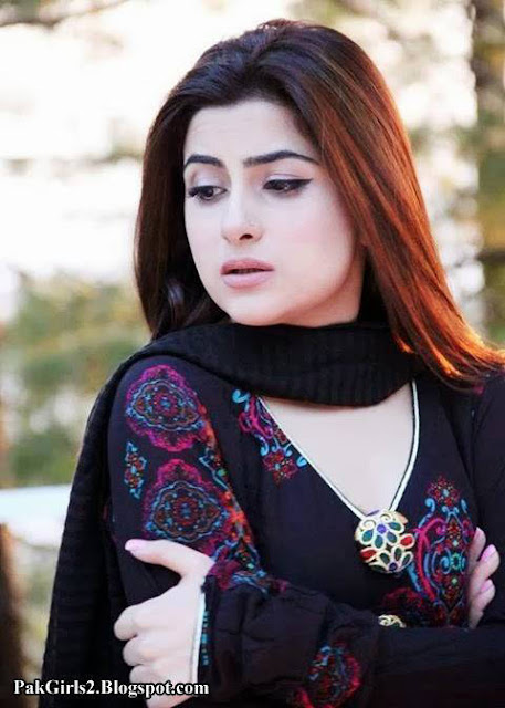10 Most Beautiful Women of Pakistan 2015 (1)