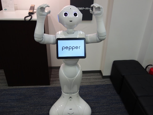 SMSデータテックに一般販売用新型Pepper入社 SMSデータテックに一般販売用新型Pepper入社