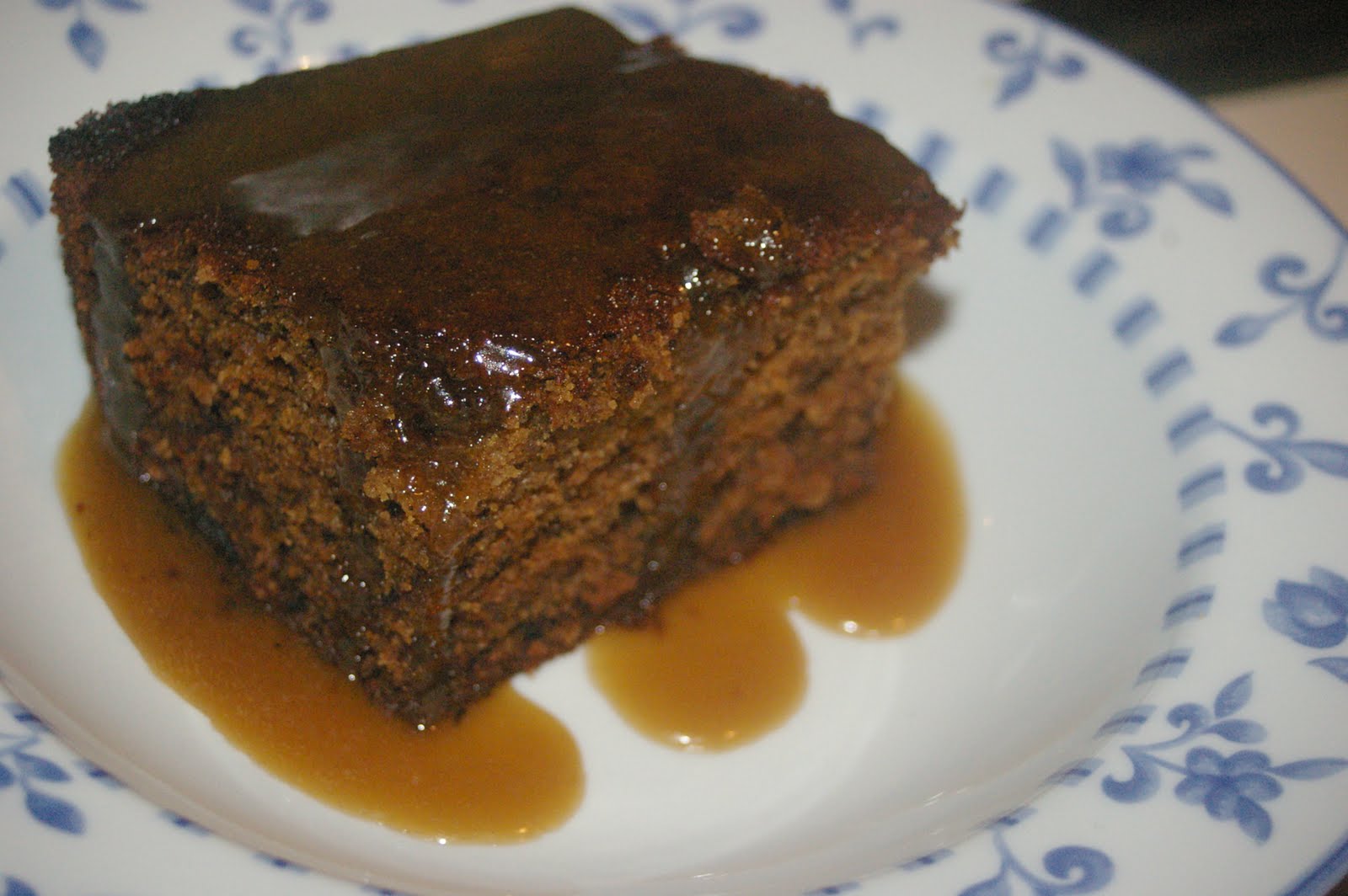 Easy Sticky Date Pudding with Caramel Sauce Domesblissity