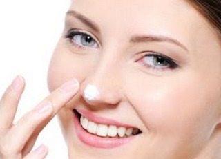 cara menghilangkan komedo hitam dan putih di hidung dan wajah