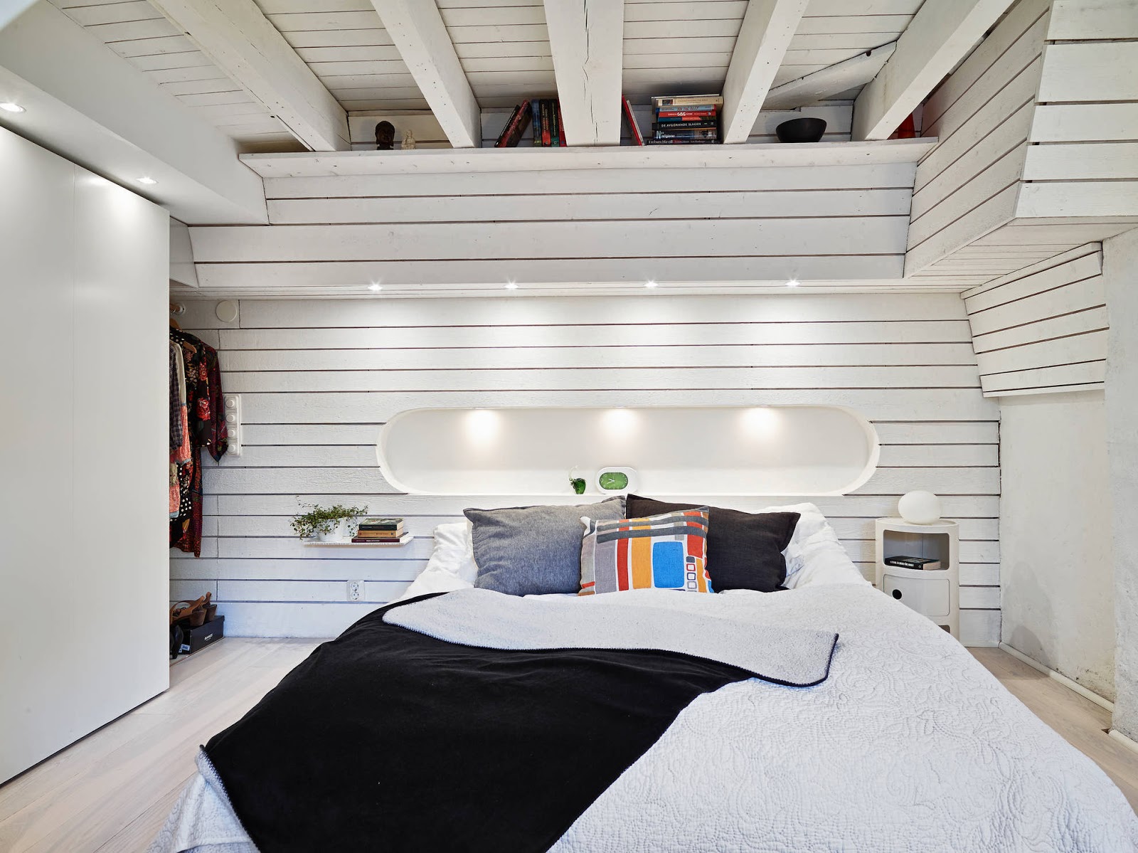 Hogares Frescos: Apartamento de dos plantas con una hermosa habitación