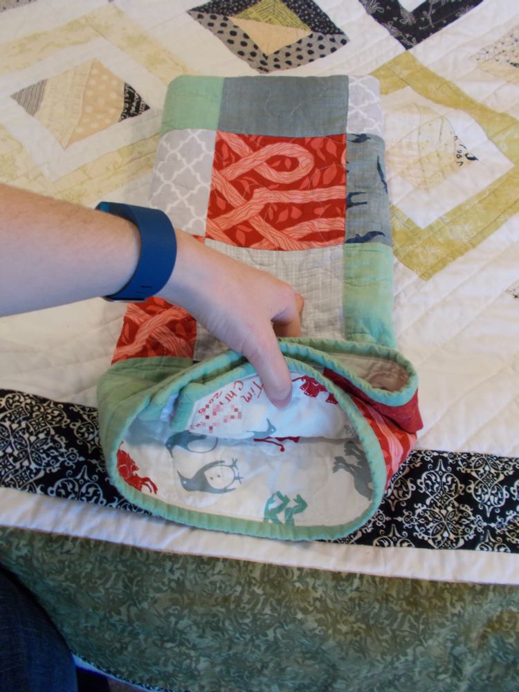 Kat & Cat Quilts Christmas Baby Quilt + How to Fold a Quilt for Gifting