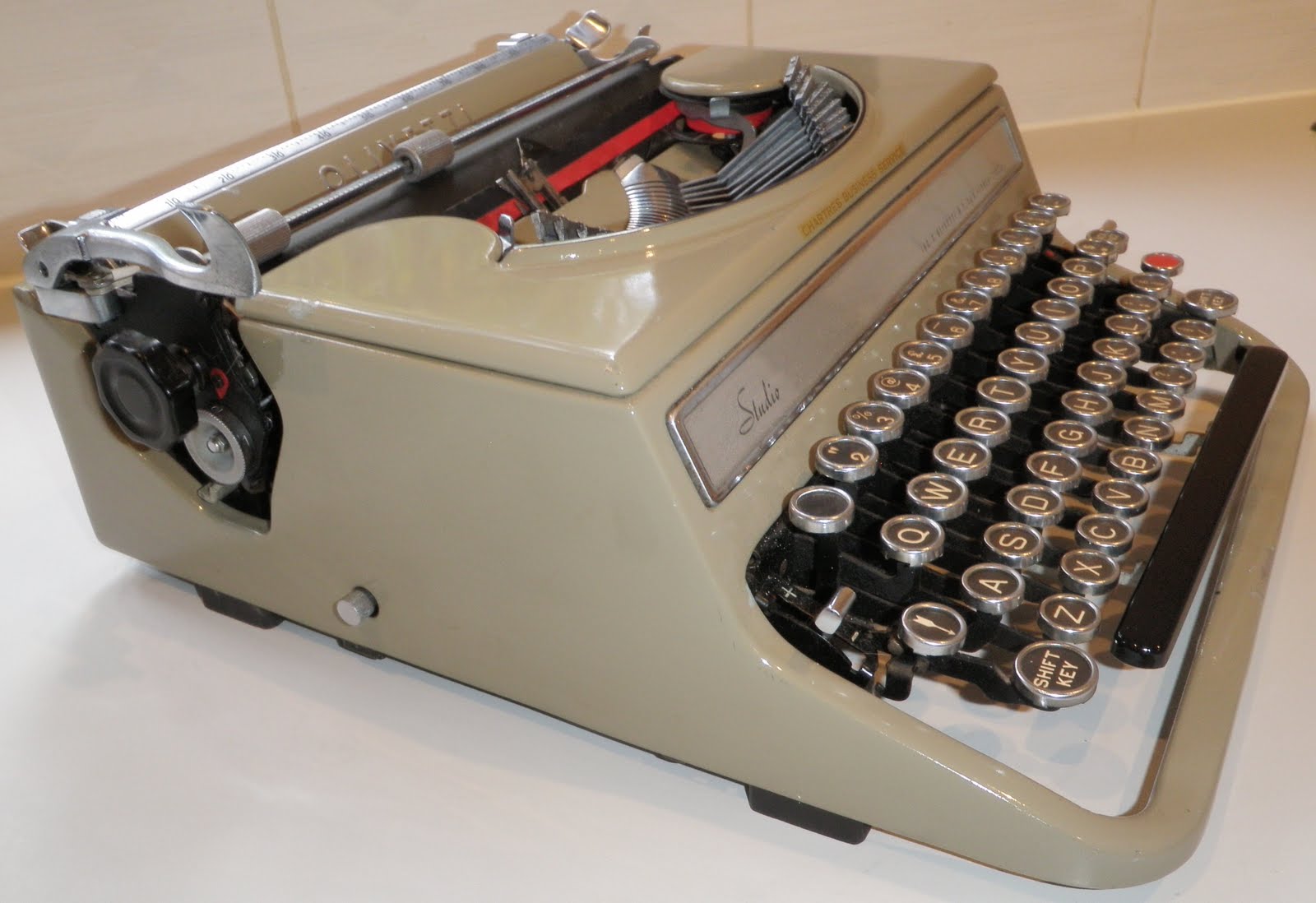 oz.Typewriter 100 Years of Olivetti Typewriters Adriano the Aesthete