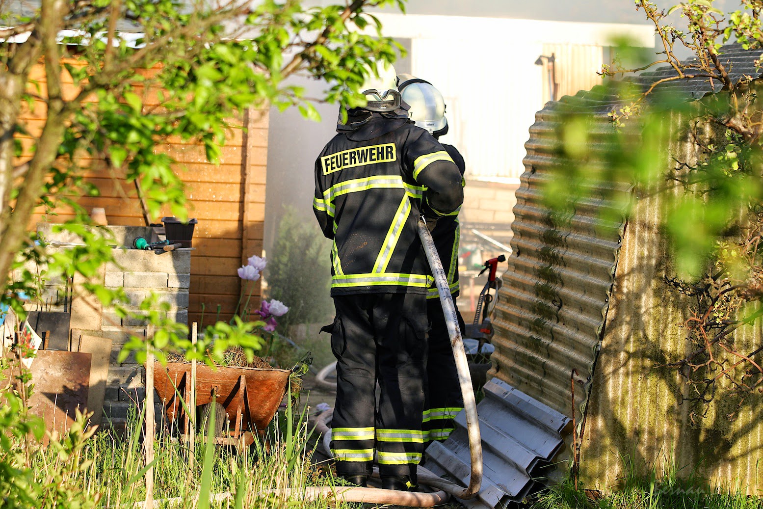 Bernau: Grosseinsatz der Feuerwehr - Bungalow Brand... 66 Bernau LIVE - Dein Stadtmagazin für Bernau bei Berlin