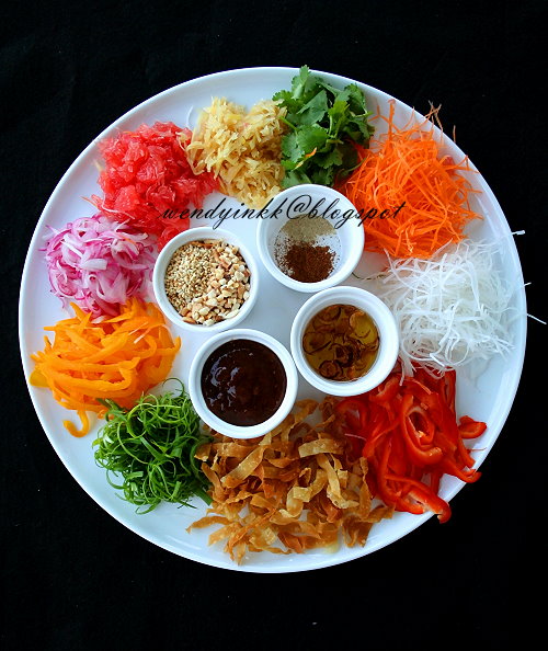 Table for 2.... or more Homemade Yee Sang Sauce Kumquat 3 自造鱼生酱