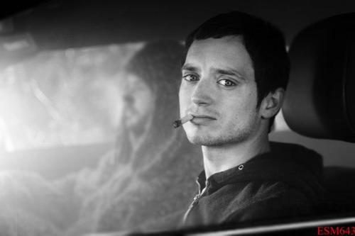 elijah wood jack nicholson famous people smoking cigarettes elijah wood elijah wood jack nicholson famous people smoking cigarettes elijah wood