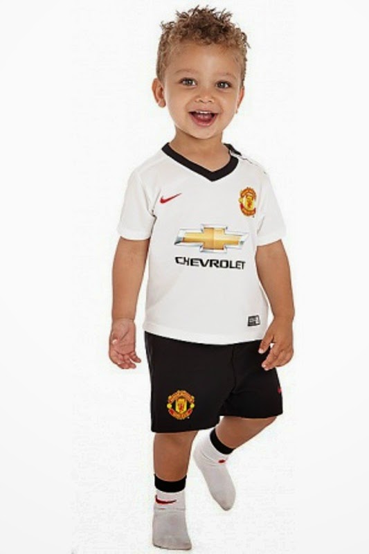 Foto bayi lucu laki-laki pakai kostum sepak bola manchester united Foto bayi lucu laki-laki pakai kostum sepak bola manchester united