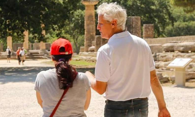 ΠΑΓΚΟΣΜΙΑ ΞΕΦΤΙΛΑ στην Αρχαία Ολυμπία – Υπεύθυνος απαγόρευσε να μπουν Κινέζοι με ενδυμασία ομάδας! ΠΑΓΚΟΣΜΙΑ ΞΕΦΤΙΛΑ στην Αρχαία Ολυμπία – Υπεύθυνος απαγόρευσε να μπουν Κινέζοι με ενδυμασία ομάδας!