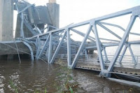 jembatan roboh