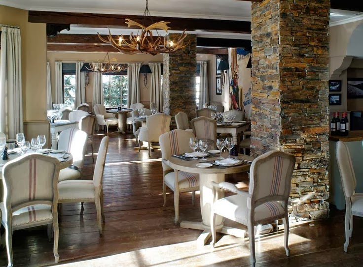 Restaurante Mac Grill, Hotel El Lodge. Restaurante Mac Grill, Hotel El Lodge.