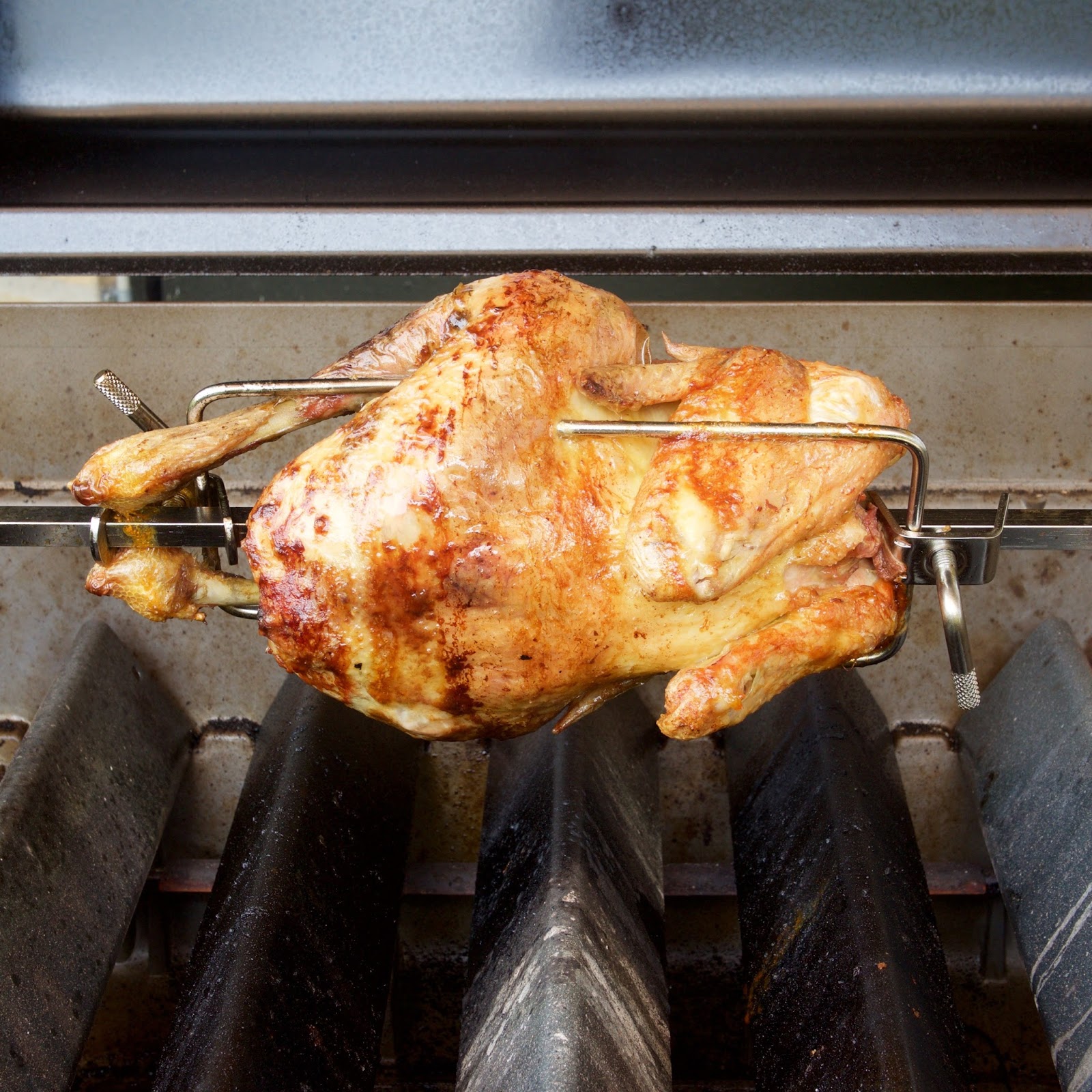 kylling på weber rotisserie kylling på weber rotisserie