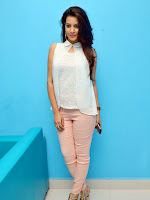Diksha Panth latest glam pics-cover-photo