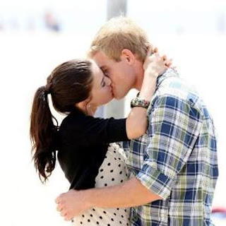 Ladki Ladke ko kiss karti he world and Downloads