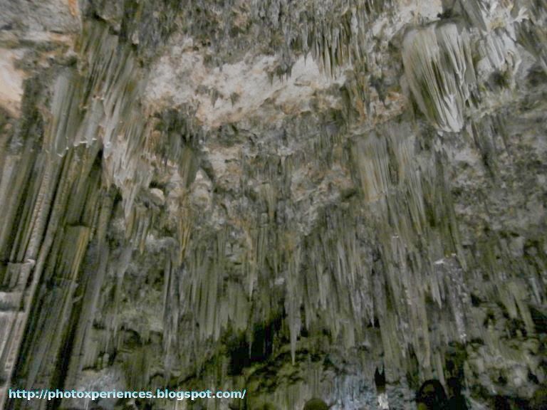 Detail of the of the roof at one of the halls of the Caves of Nerja. Detalle de las estalactitas del techo de una de las salas de la cueva de Nerja. Detail of the of the roof at one of the halls of the Caves of Nerja. Detalle de las estalactitas del techo de una de las salas de la cueva de Nerja.