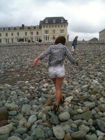 去海边走石头