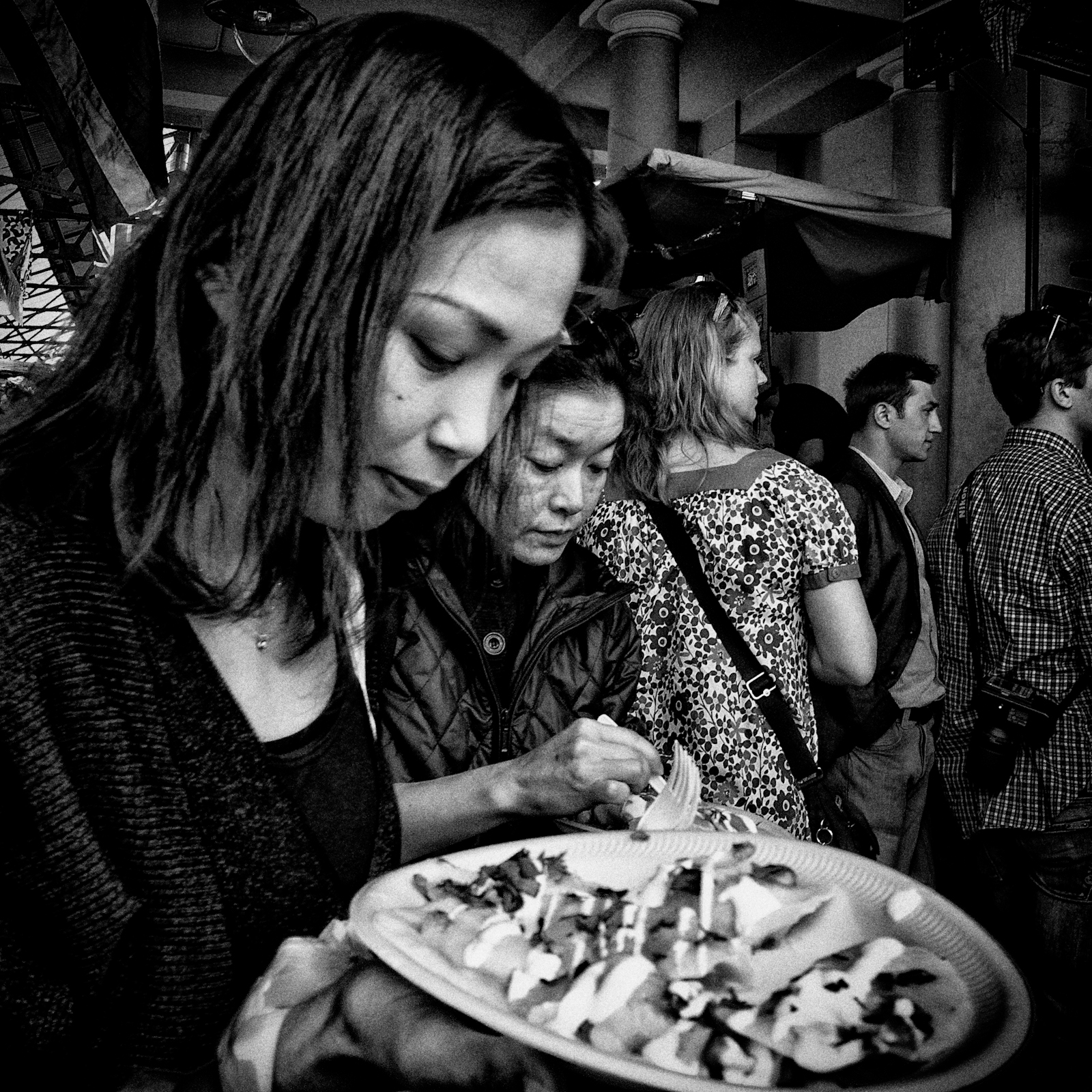 ... into something tasty. (Those paper plates are a nightmare in a crowd