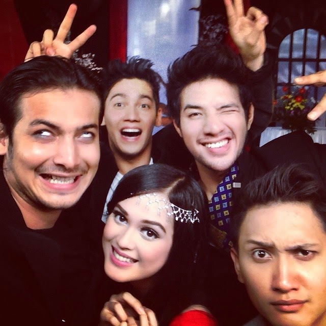 Foto Lucu Cut Meyriska Rindu dengan Para Inyik Foto Lucu Cut Meyriska Rindu dengan Para Inyik