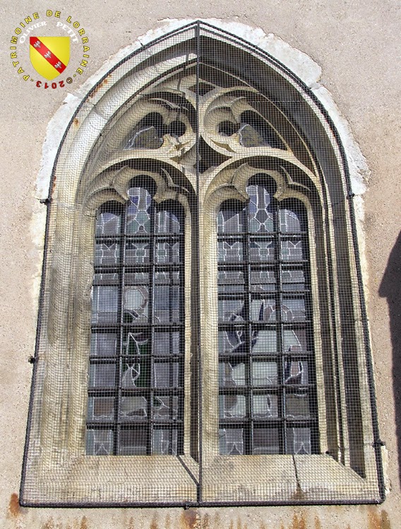 BULLIGNY (54) - Église de la Nativité-de-la-Vierge (Extérieur) - Baie gothique