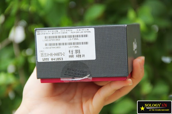 kiểm tra hình thức bên ngoài của máy LG G Pro 2 f350 test máy LG G Pro 2 mới