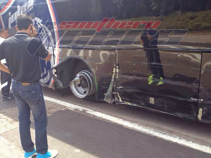 Gambar Kemalangan Bas JDT Dalam Perjalanan Ke Pahang