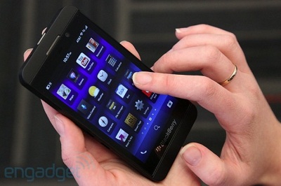 BlackBerry Z10 Harga Spesifikasi, Dengan Layar 4.2 Inci, 2GB RAM, Kamera 8MP Blackberry z10 harga, spesifikasi smartphone blackberry z10 terbaru fitur dan gambar, hp bb 10 canggih detail