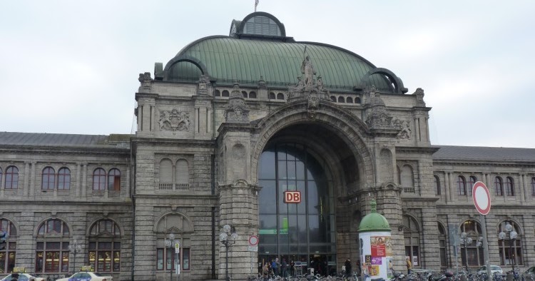 Bei den Bayern-Tickets richtet sich d er Preis nach der Anzahl der ...