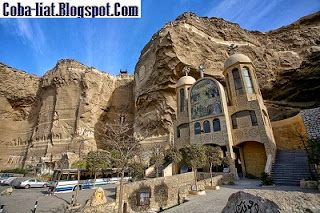 Ada Gereja Dalam Gua di Kairo Ada Gereja Dalam Gua di Kairo