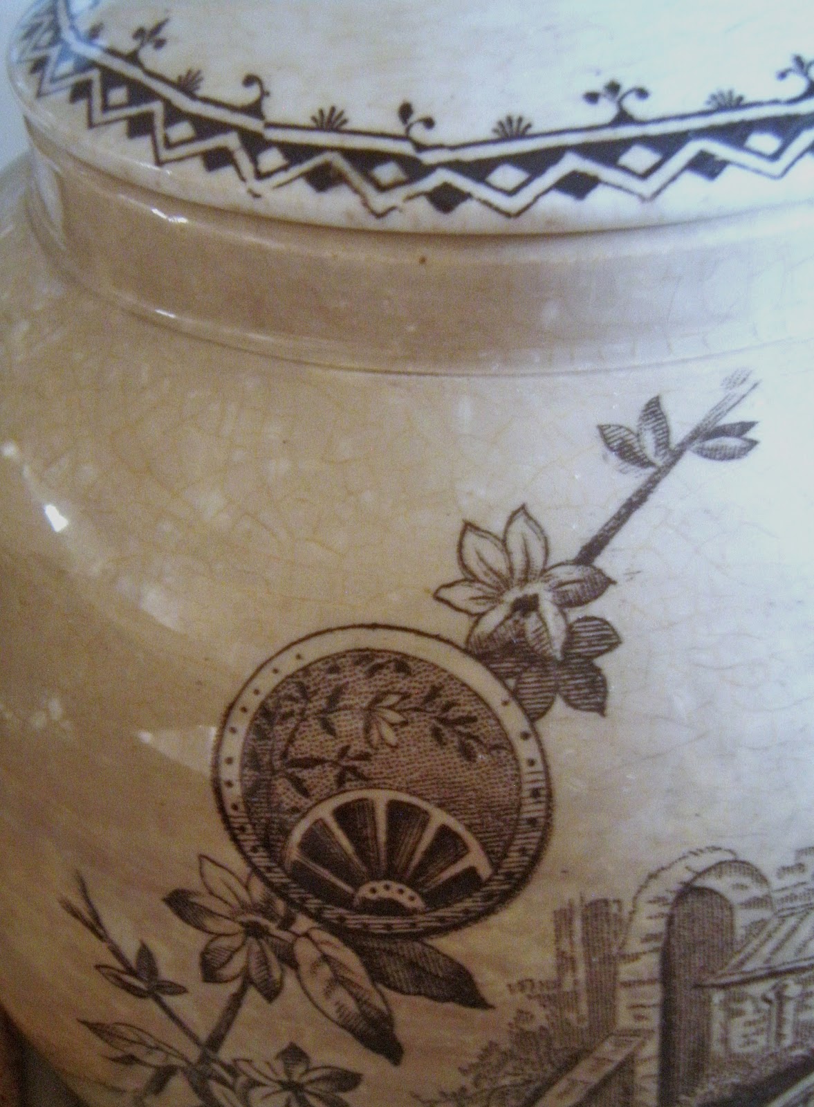 Cabin & Cottage a little transfer ware biscuit jar