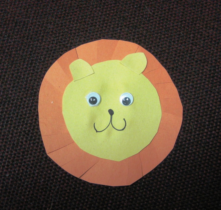Preschool Storytime Crafts: Lion Face