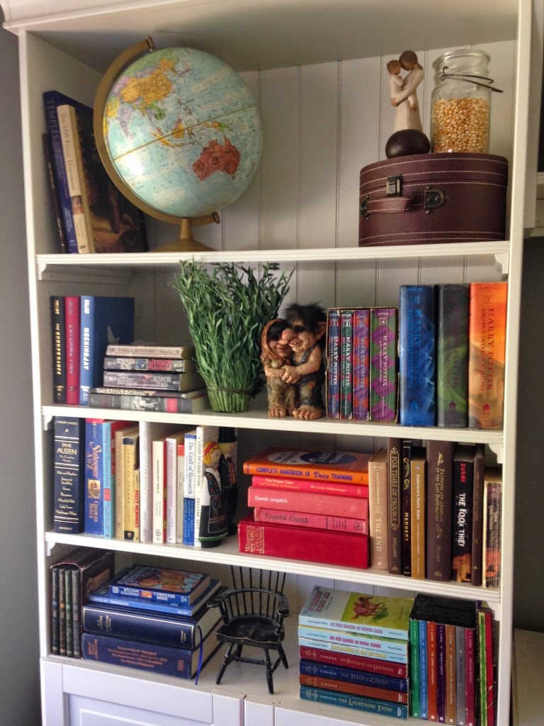 just what i {squeeze} in Bookshelf Makeover... WITH BOOKS!