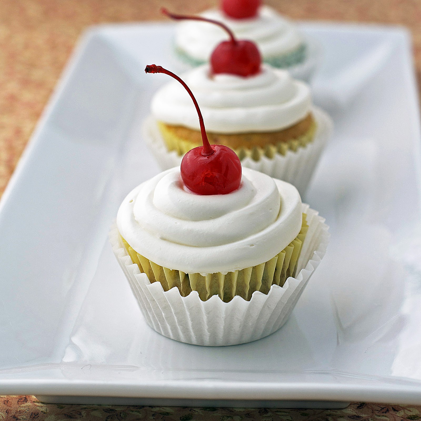 banana split cupcakes