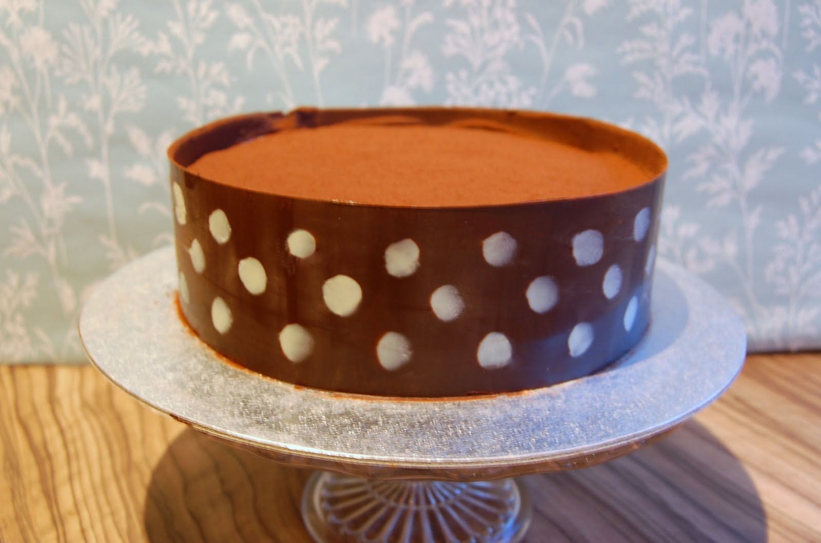 Brighton Baker Spotted collar cappucino cake a birthday suprise