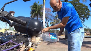 500 χλμ με 1 Λίτρο Νερού: Βραζιλιάνος μας δείχνει γιατί δεν χρειαζόμαστε βενζινάδικα (ΒΙΝΤΕΟ)