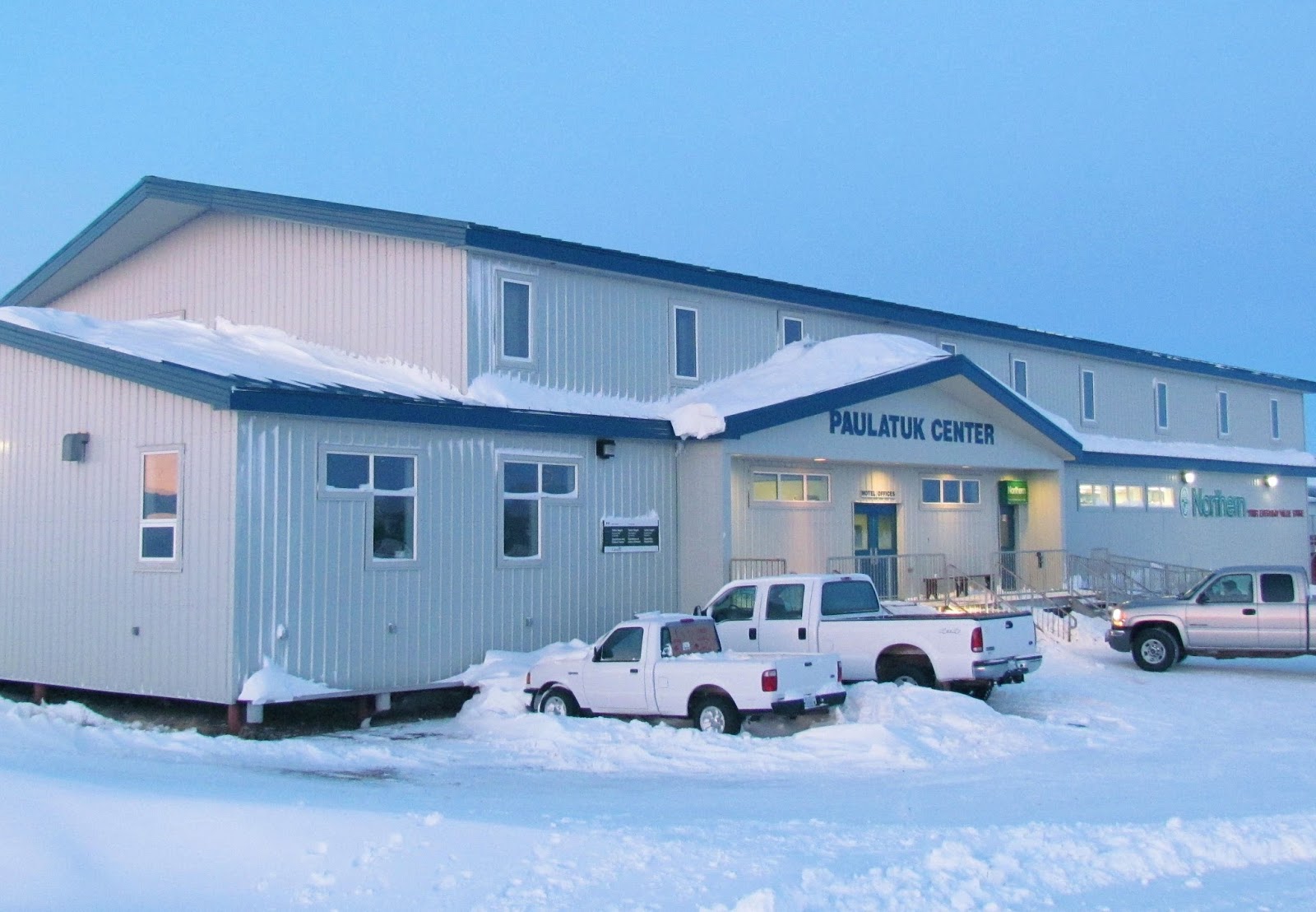 Ultima Thule Paulatuk, the blue inuvialuit hamlet by the 'Smoking