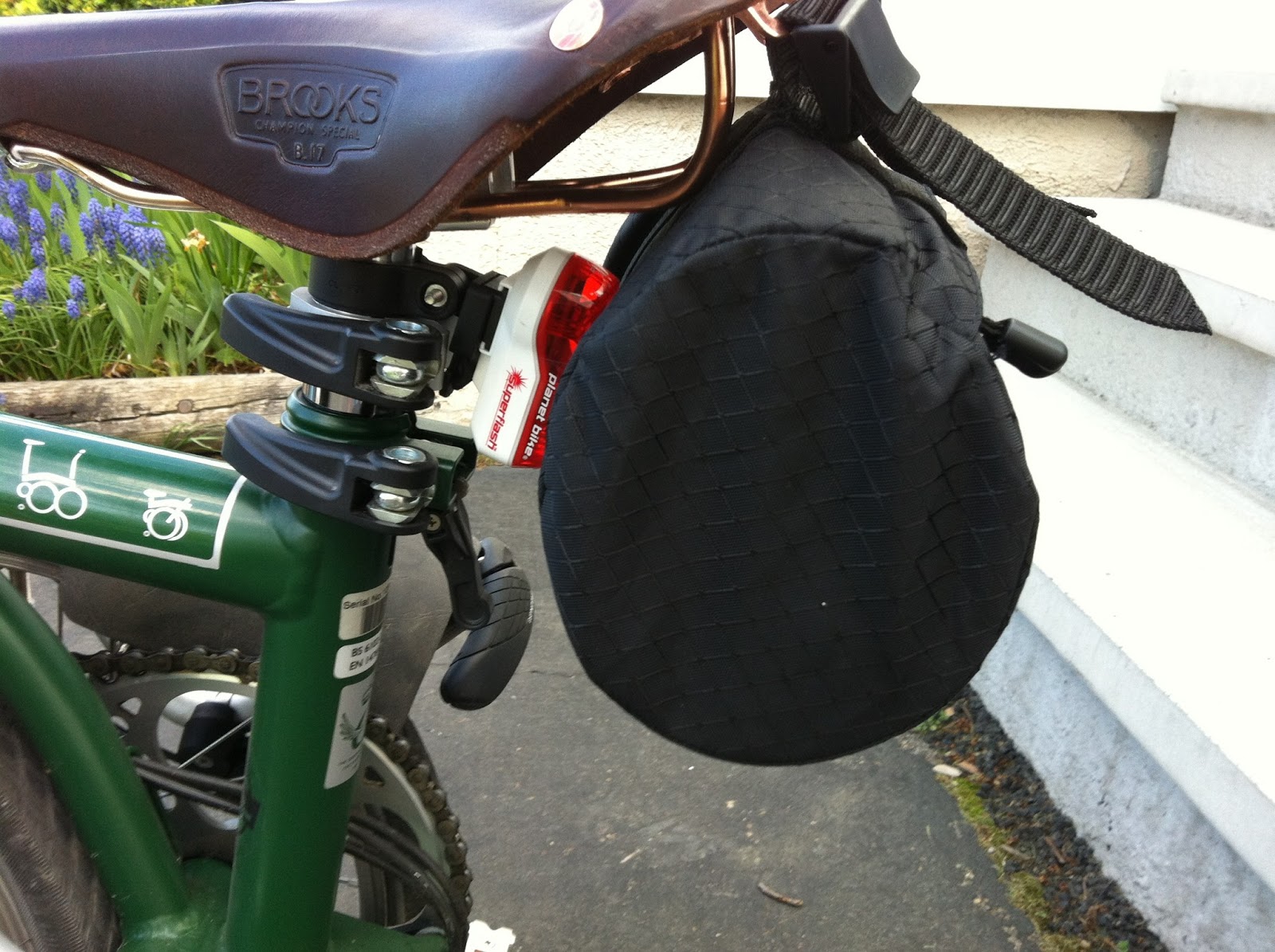 avenir saddle bag