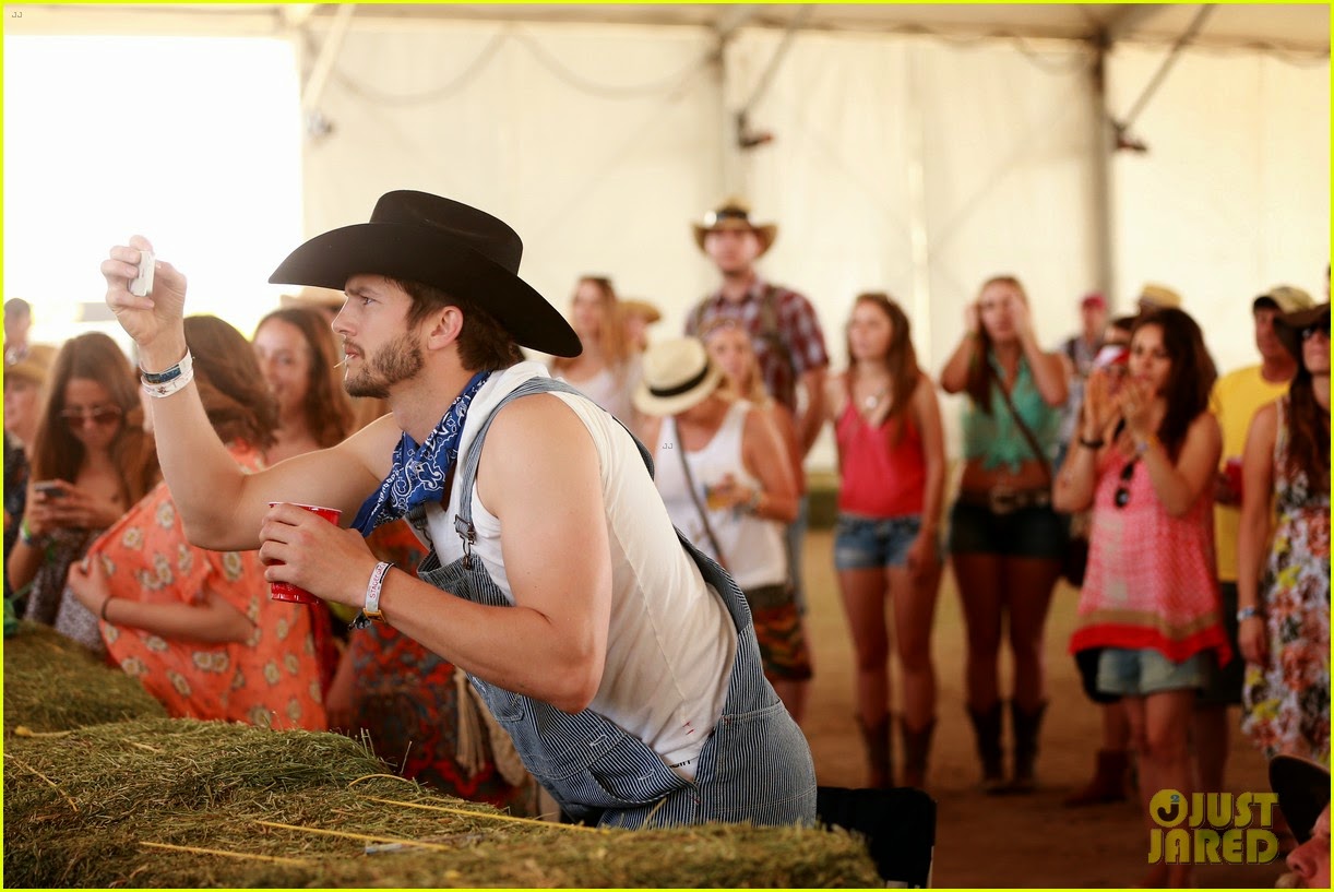 Ashton Kutcher and Mila Kunis 2014