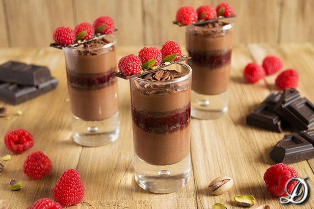 Vasitos De Mousse De Chocolate Con Frambuesas
