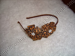 <Img alt = uma bandolete de flor de fuxico